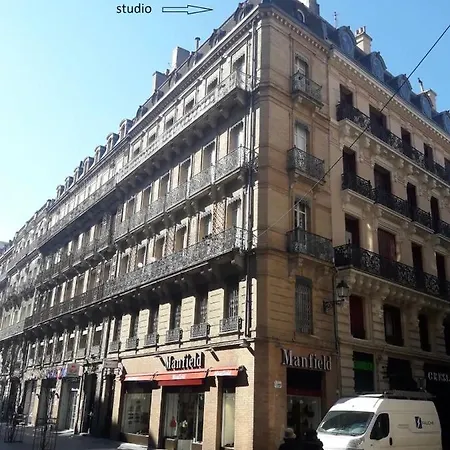 Apartment Le Colombier - A Deux Pas Du Square Charles De Gaulle *